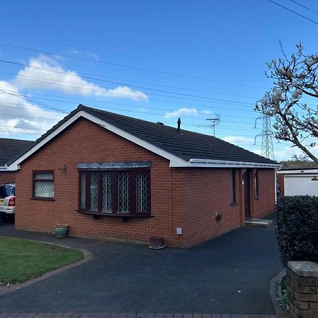 2 Bedroom Bungalow Rhosllanerchrugog Exterior photo